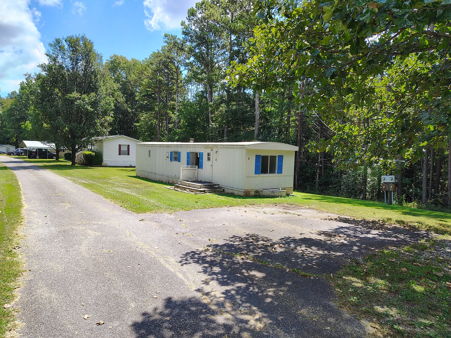468 Center Rd SE — Photo 1