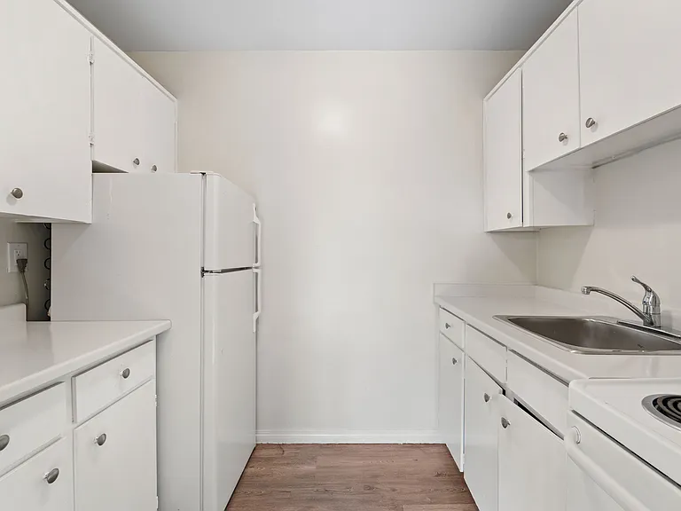 3461 Peter St — Photo 13