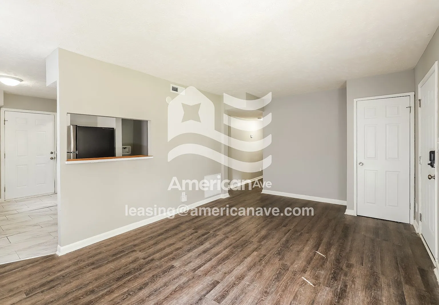 3 bed, 1.0 bath, 951 sqft, $1,587 — Photo 4