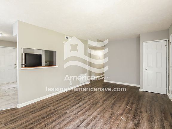 1532082_004_wm_-_living_room_13193005.jpg