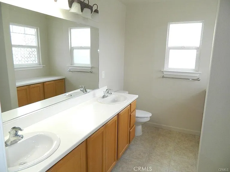 1093 Belridge St — Photo 11