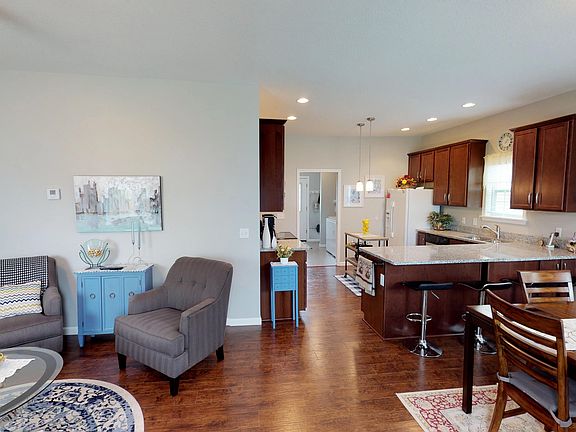 3rd image of 515 Cherry Ave