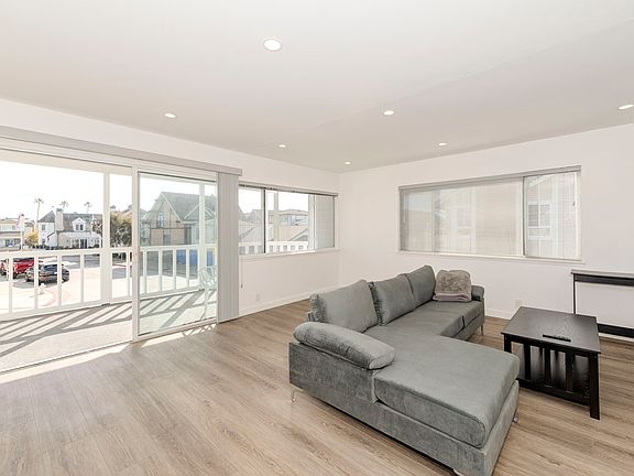 4th image of 109 33rd St APT A