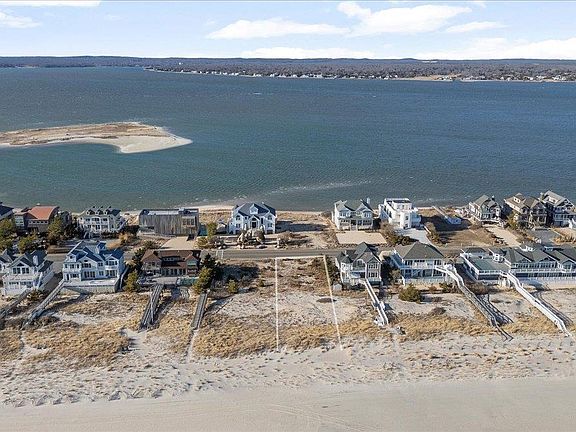 4th image of 699 Dune Road