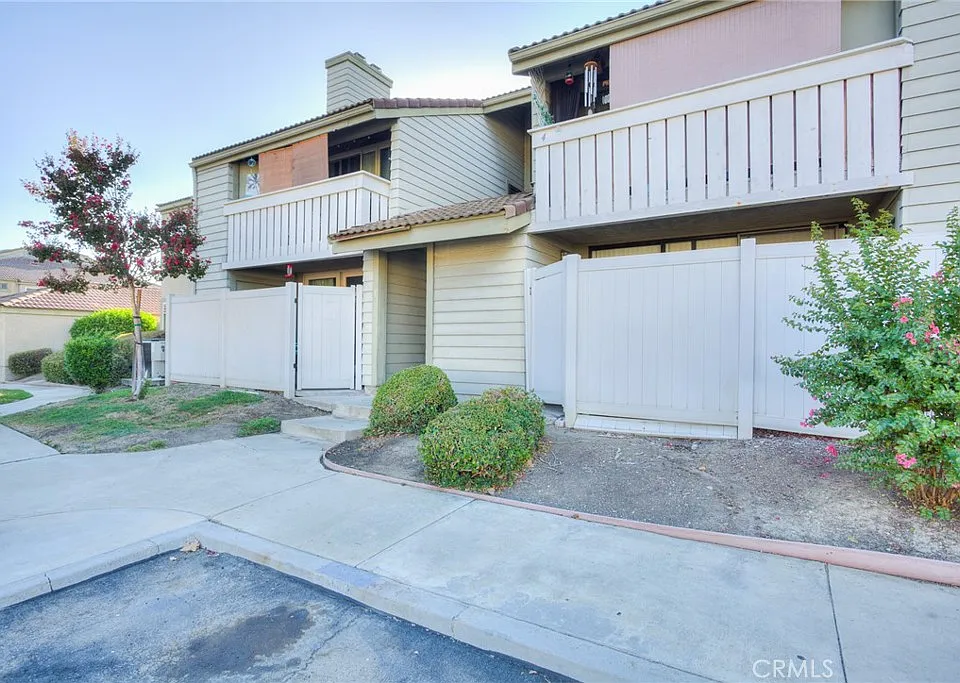 3 Carriage Way