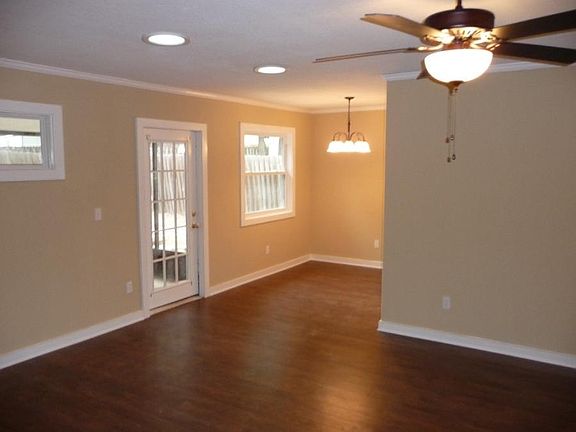 4th image of 412 Morningbird Ct
