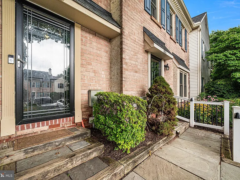 705 Shippen Dr #705 — Photo 3