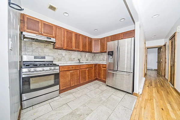 Rented by Level Group | media 1