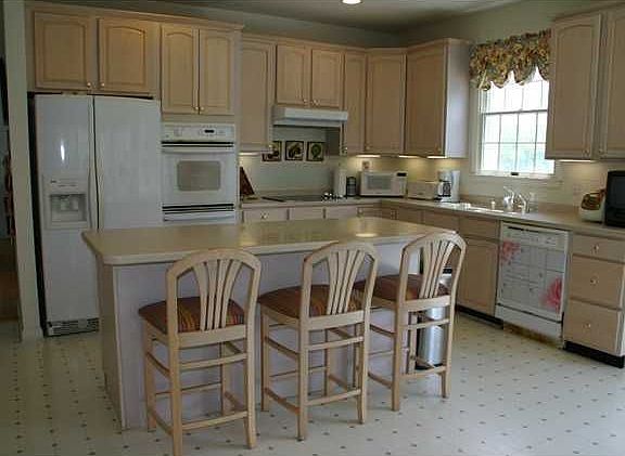 3rd image of 48 Cedar Dr