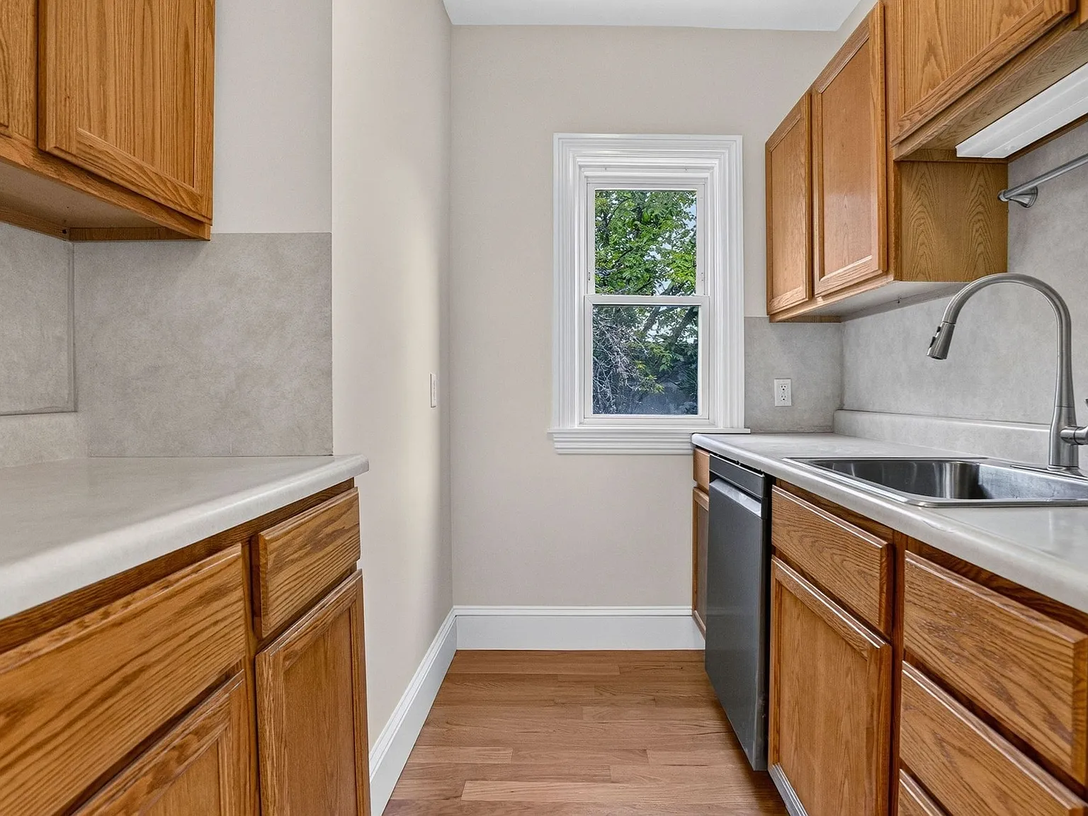 2 bed, 1.0 bath, 1100 sqft, $3,000 — Photo 3