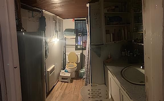 5th image of 723 Center St