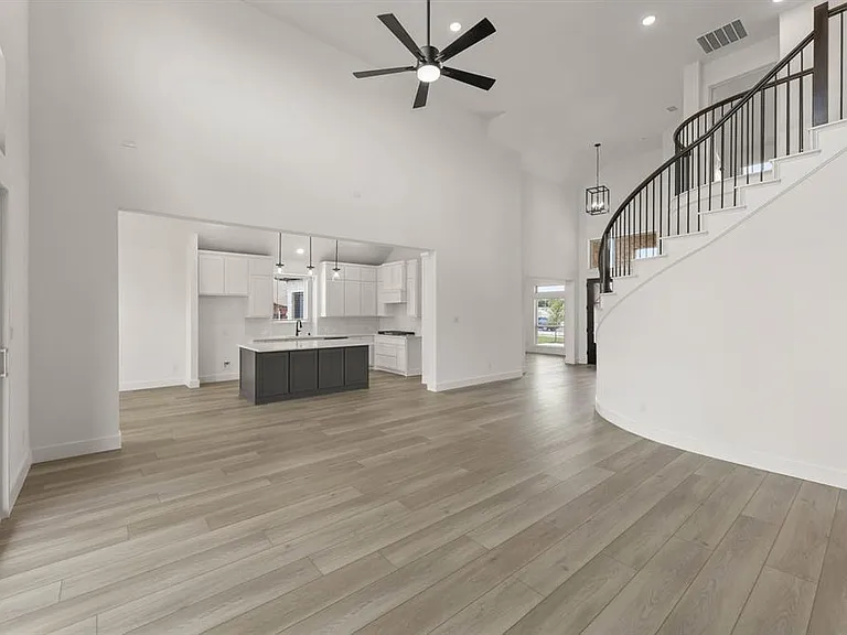 1818 Whisperwood Way — Photo 4