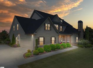 2 Sunray Ln, Simpsonville, SC 29681