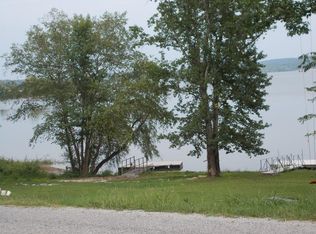420 Bay Shore Dr, Big Sandy, TN 38221