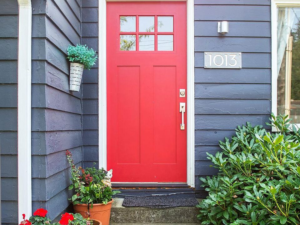 Stylish front entrance to home!