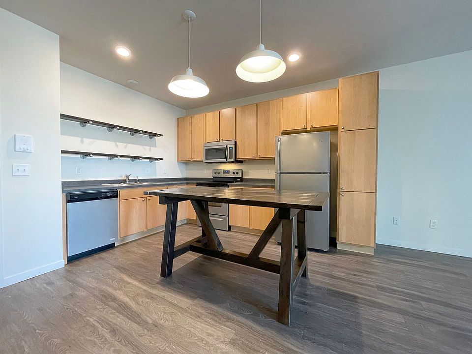 1st image of 2401 40th Ave SE #404