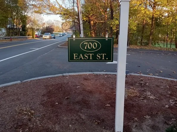 700 East St APT D, Walpole, MA 02081