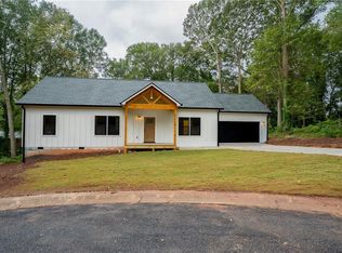 83 Crestwood Dr, Hartwell, GA 30643