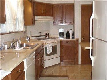 3rd image of 85 McArthur Dr