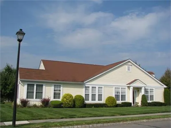 22 Coventry Cir, Belvidere, NJ 07823