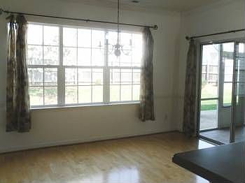 5th image of 304 Sawgrass Ln
