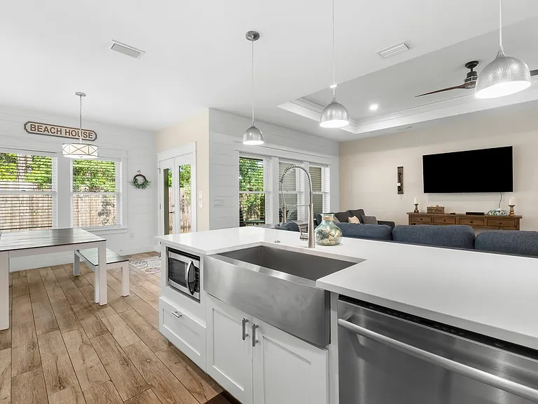 228 Palm Beach Dr — Photo 16