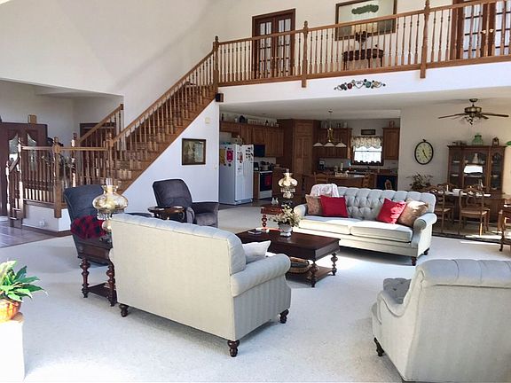 2 bedrooms w/bath upstairs 