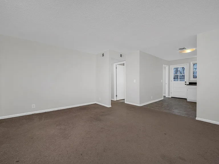102 Jennings Dr #B — Photo 6