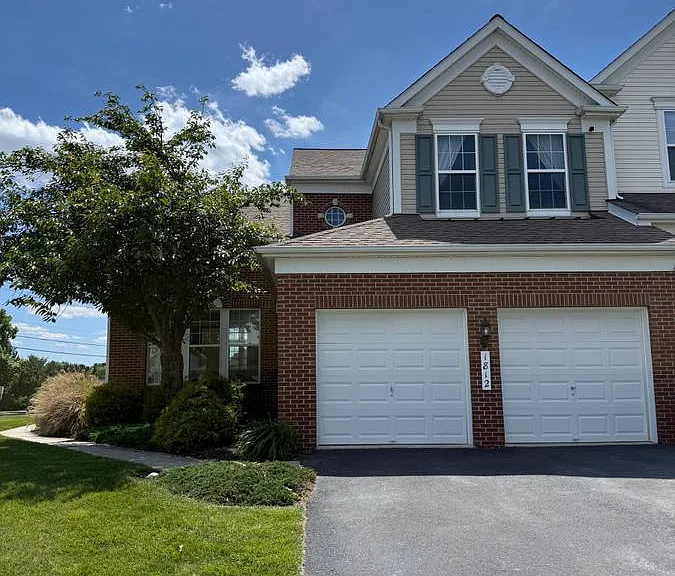 1812 Emerald Dr S — Photo 1