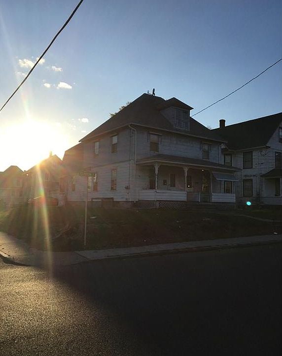 2nd image of 24 Clinton St
