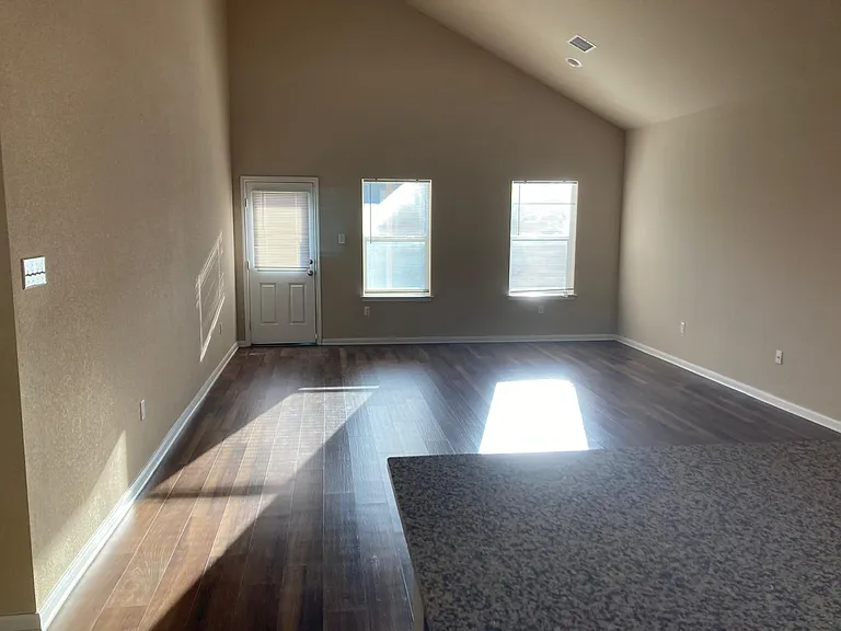 617 Donegal Ln — Photo 9