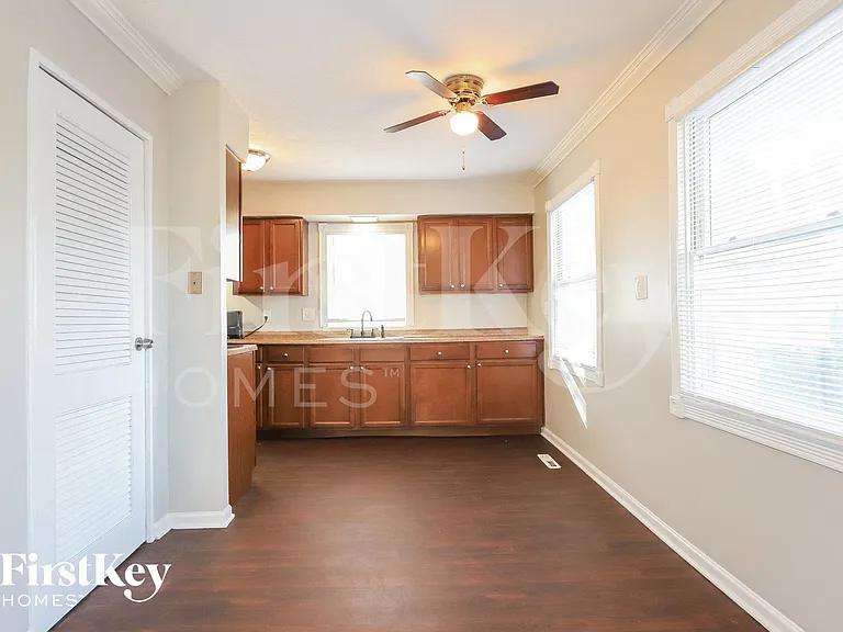 203 Caddy Ave — Photo 6