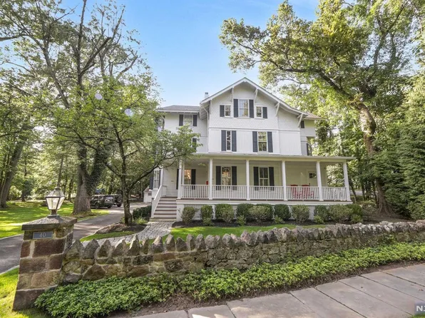 40 Brayton St, Englewood, NJ 07631