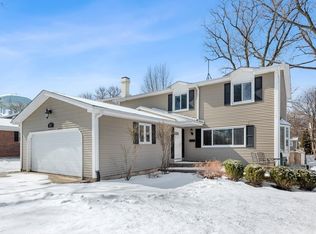 96 Hillcrest Ave, Glen Ellyn, IL 60137