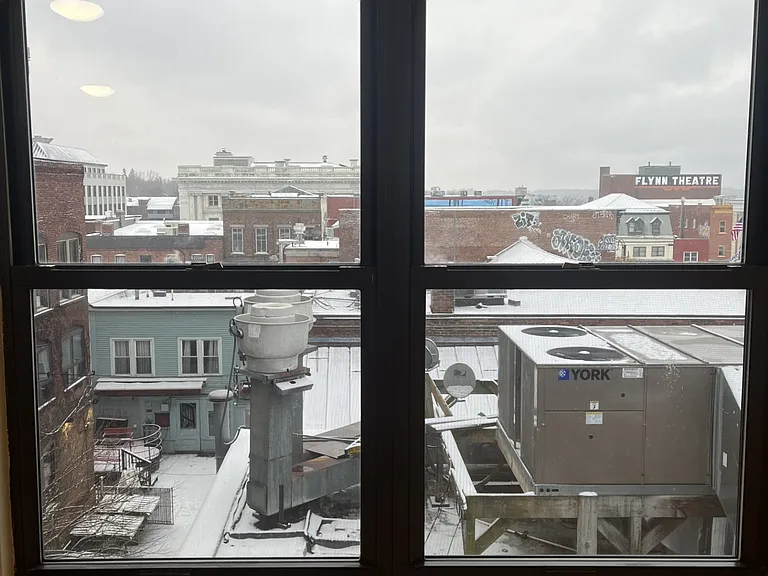 191 College St #401 — Photo 7