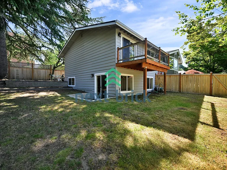 11810 NE 75th St — Photo 31
