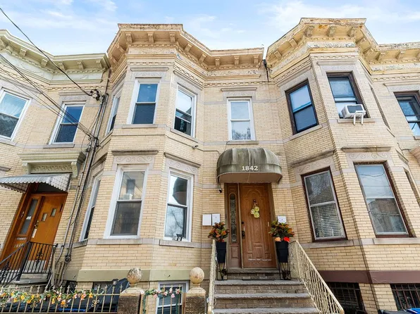 1842 Norman St, Flushing, NY 11385