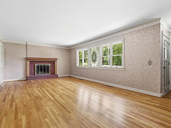 3rd image of 470 Cary Dr