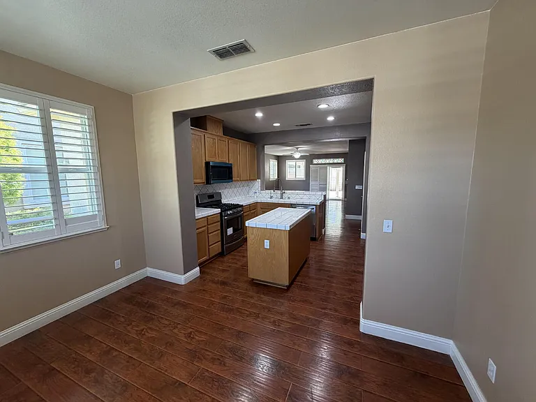 435 Petunia Ct — Photo 10