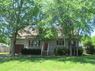 301 Clearlake Dr, La Vergne, TN 37086
