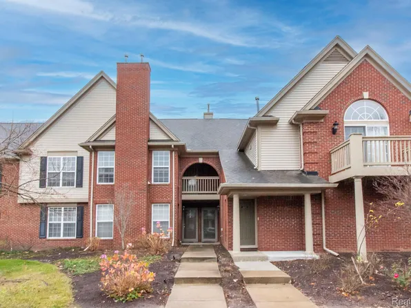 28255 Carlton Way Dr, Novi, MI 48377