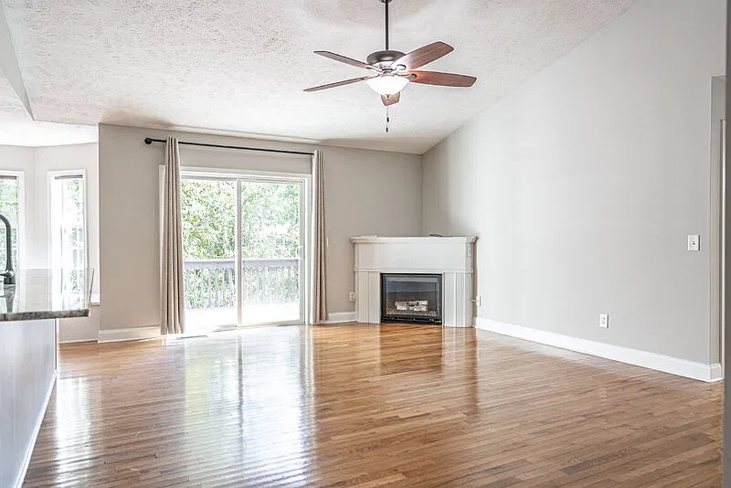 3 bed, 2.0 bath, 1650 sqft, $2,200 — Photo 4