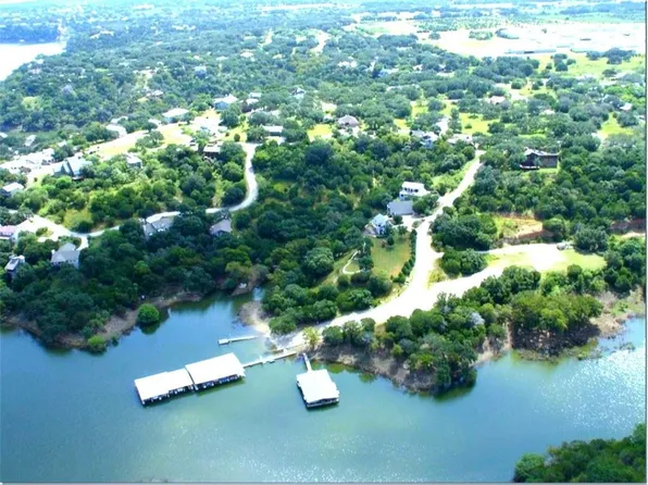 1033 Coventry Rd, Spicewood, TX 78669