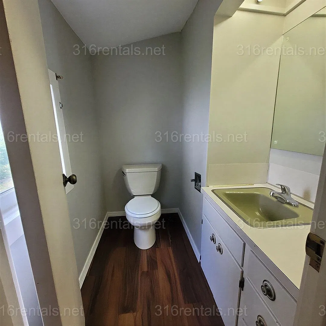 $1299 - 3 bed 2 bath - Single Family Home — Photo 2