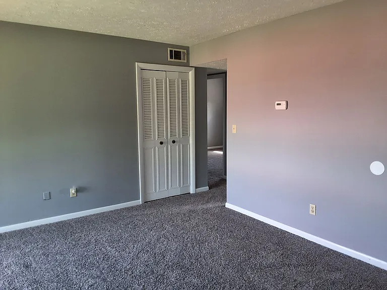 253 University Dr — Photo 16