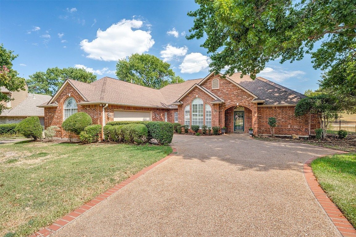 1430 Hidden Oaks Cir