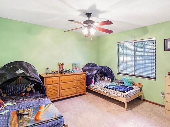 5th image of 302 Woodfield Dr