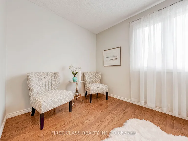 85 Madsen Cres — Photo 18