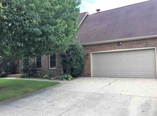 636 Crestwood East Dr, Evansville, IN 47715