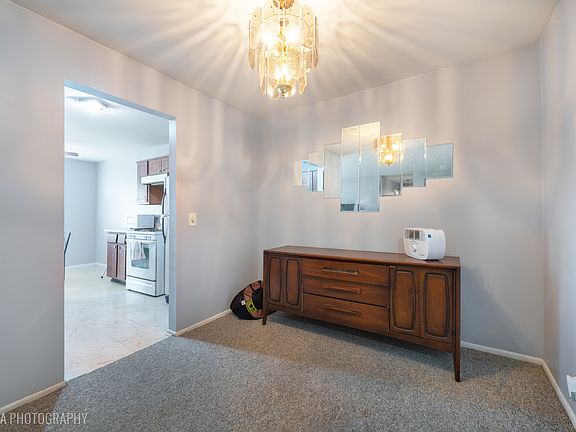 5th image of 322 Woodbury Ct #1A